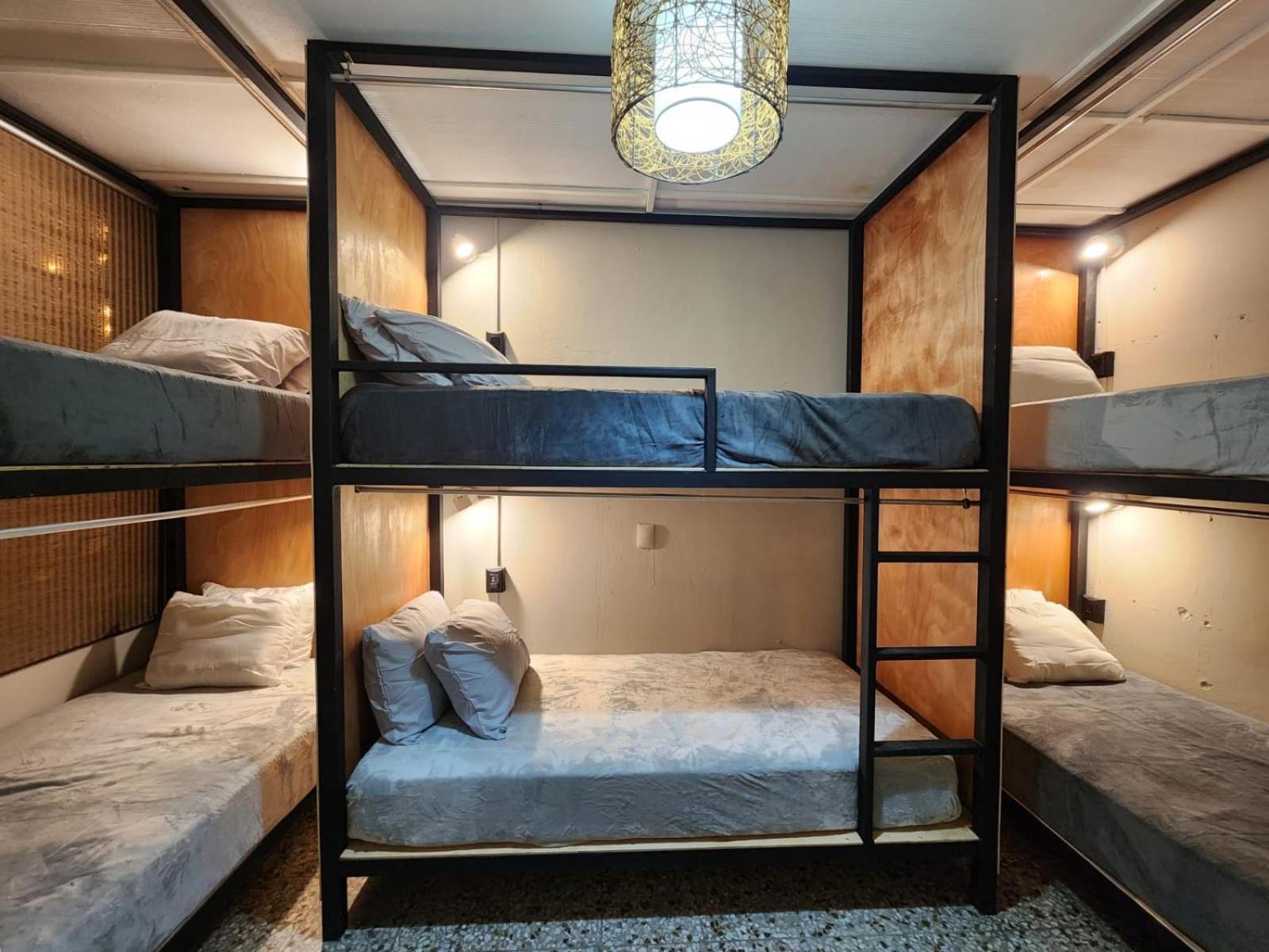 Mochila Urbana6 Homestay San Salvador